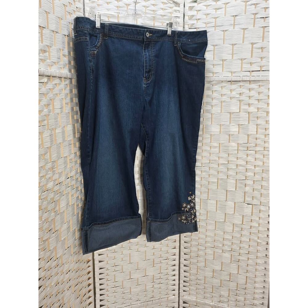 Avenue Jeans Capri's Size 26 with bedazzle pre-loved